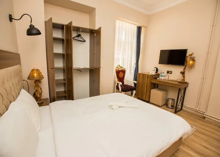 Corner Garden Hotel